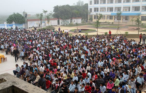 设计学院团总支学生会走进石埠中学构建"知识屋"捐书活动