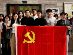 我院动画系学生党支部与视觉传达设计系学生党支部赴南宁四叶草文化传播有限公司联合开展“党建引领创新路 设计赋能产业兴”主题党日活动