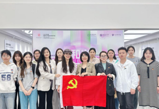 设计学院党委研究生第二党支部开展校友返校参观主题党日活动