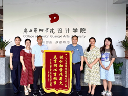 设计党建｜党建共建结硕果 锦旗致谢暖人心——民大附小党支部给设计学院党委研究生第一党支部赠锦旗侧记